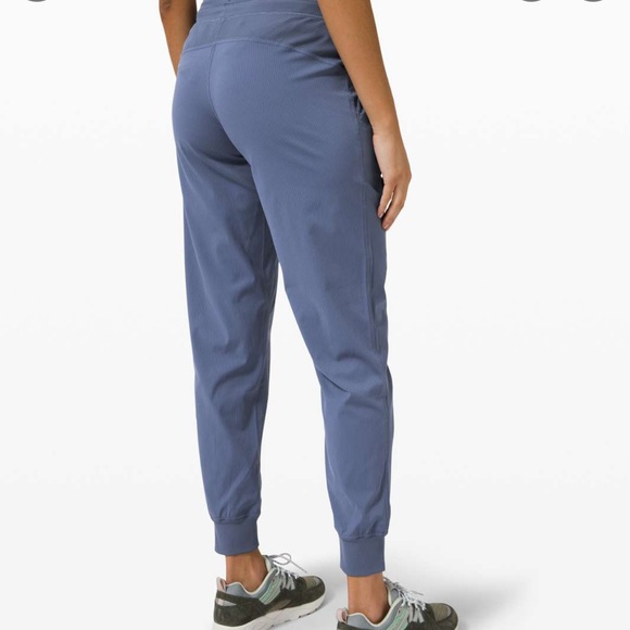 Lululemon - Picture 2 of 4